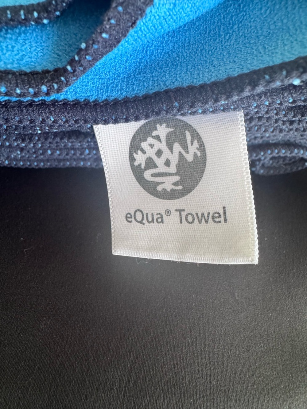 Manduka eQua Hot Yoga Mat Towel (x2) - Picture 2 of 3